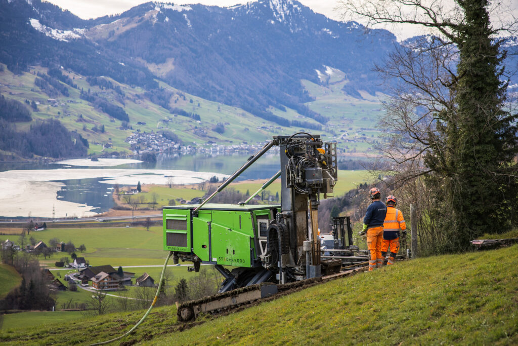 Bohrgerät TL18geo im steilen Gelände